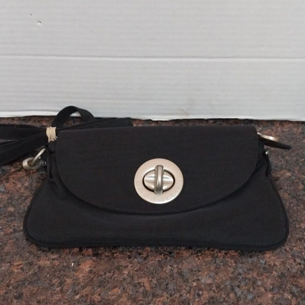 Baggallini Silver Geometric Accent. WRISTLET CLUTCH....Almost New